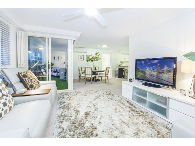 19 Wicklow Street, Kangaroo Point QLD 4169