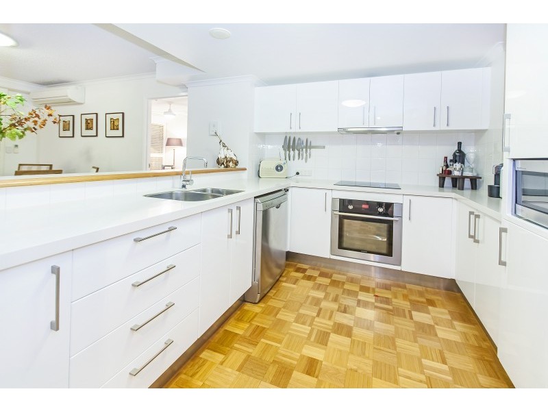 19 Wicklow Street, Kangaroo Point QLD 4169