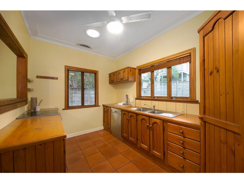 172 Fletcher Parade, Bardon QLD 4065