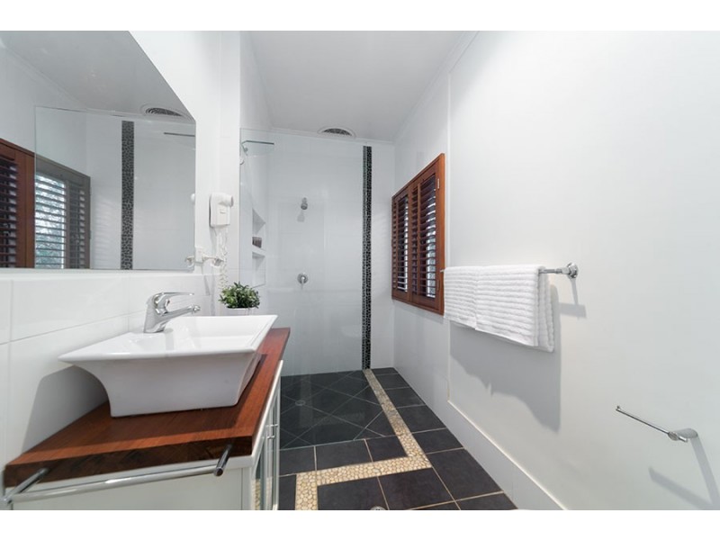 172 Fletcher Parade, Bardon QLD 4065