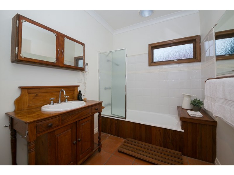 172 Fletcher Parade, Bardon QLD 4065