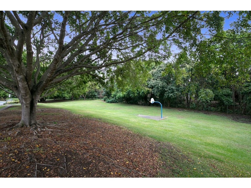 172 Fletcher Parade, Bardon QLD 4065