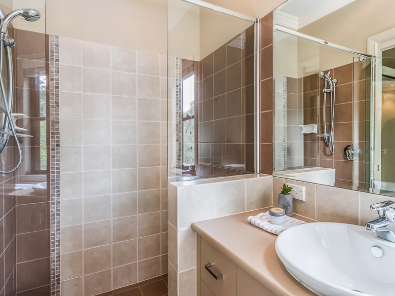 42 Lorward Avenue, Bardon QLD 4065