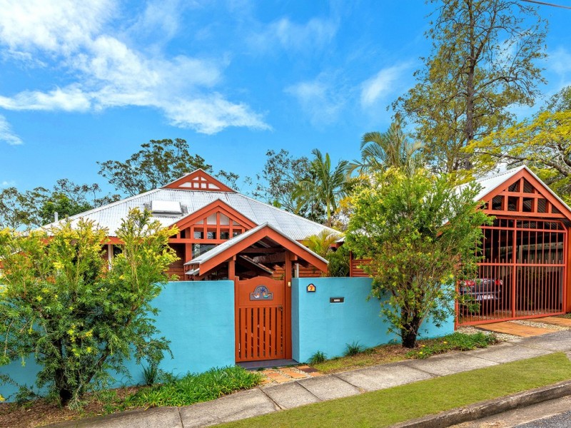 7 The Drive, Bardon QLD 4065