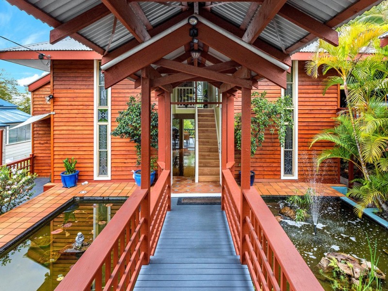 7 The Drive, Bardon QLD 4065