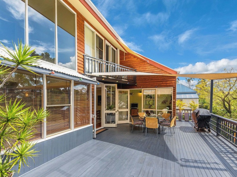 7 The Drive, Bardon QLD 4065