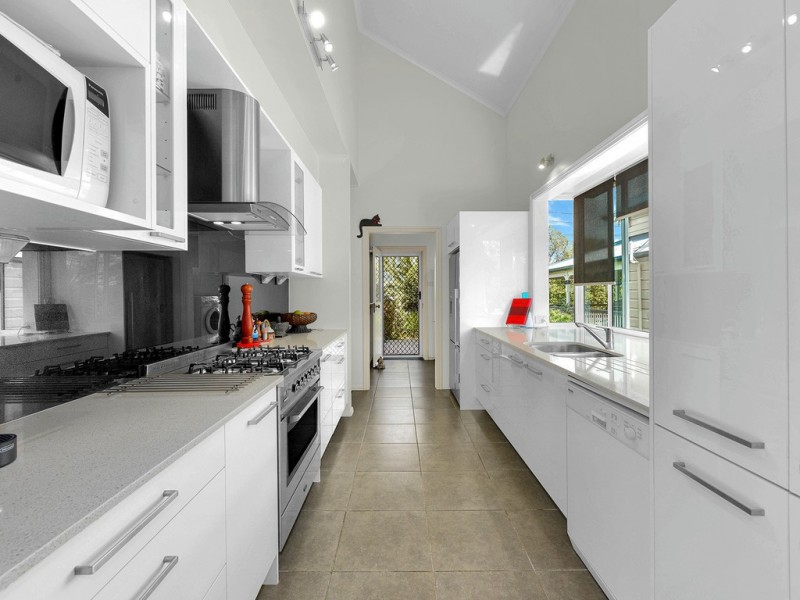 7 The Drive, Bardon QLD 4065