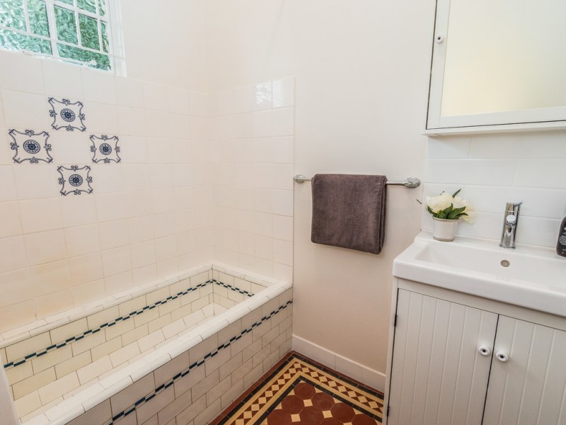 12 Lind Street, Newmarket QLD 4051