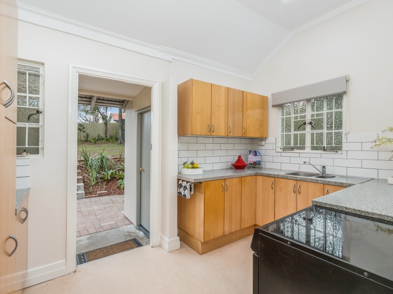 12 Lind Street, Newmarket QLD 4051