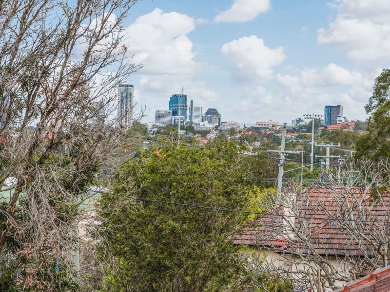 12 Lind Street, Newmarket QLD 4051