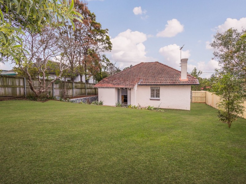 12 Lind Street, Newmarket QLD 4051