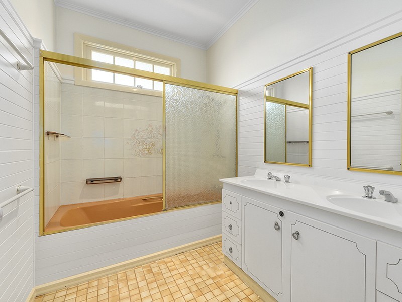 9 Yarradale Street, Newmarket QLD 4051