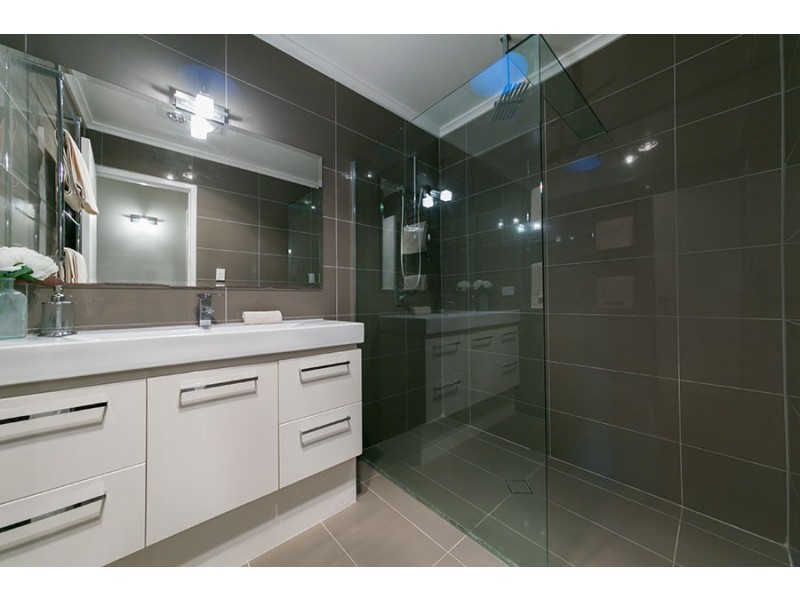8 Eastment Street, Bardon QLD 4065
