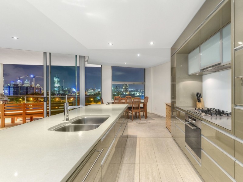 40/205 Coronation Drive, Milton QLD 4064