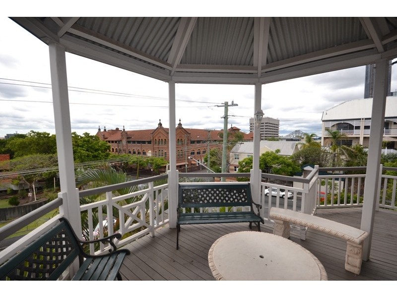 17/142 St Pauls Terrace, Spring Hill QLD 4000