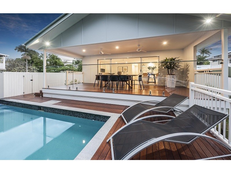 18 Hartfield Drive, Bardon QLD 4065