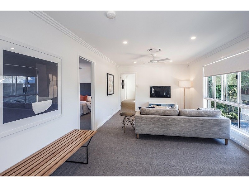18 Hartfield Drive, Bardon QLD 4065