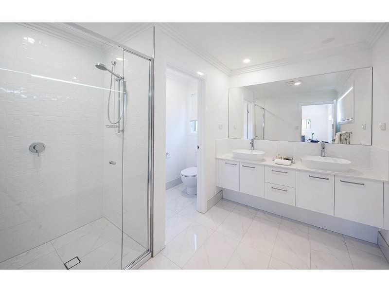 18 Hartfield Drive, Bardon QLD 4065