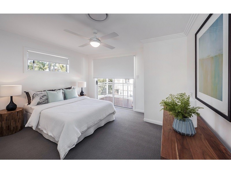 18 Hartfield Drive, Bardon QLD 4065