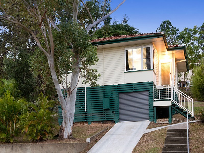 19 Landscape Street, Stafford Heights QLD 4053