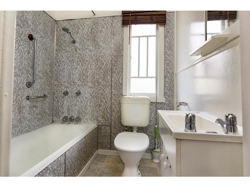 14 Rouen Rd, Bardon QLD 4065