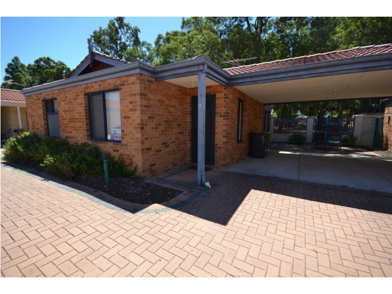 4/11 Exmouth Place, Thornlie WA 6108