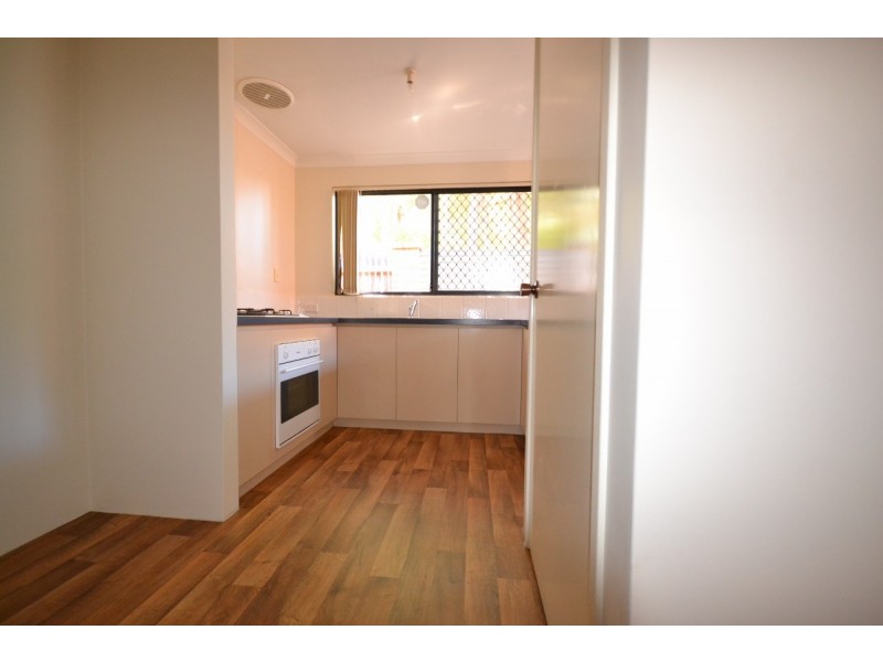4/11 Exmouth Place, Thornlie WA 6108