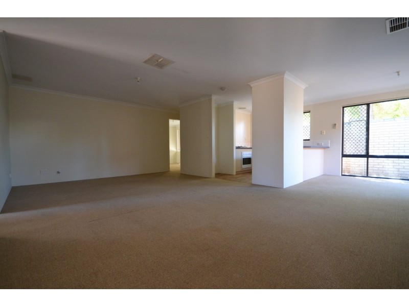 4/11 Exmouth Place, Thornlie WA 6108