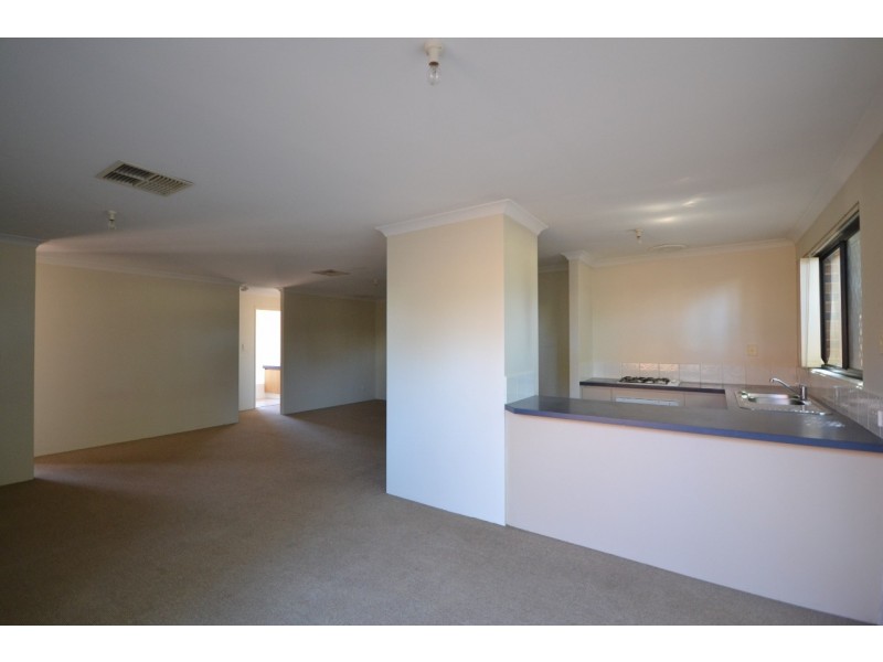 4/11 Exmouth Place, Thornlie WA 6108