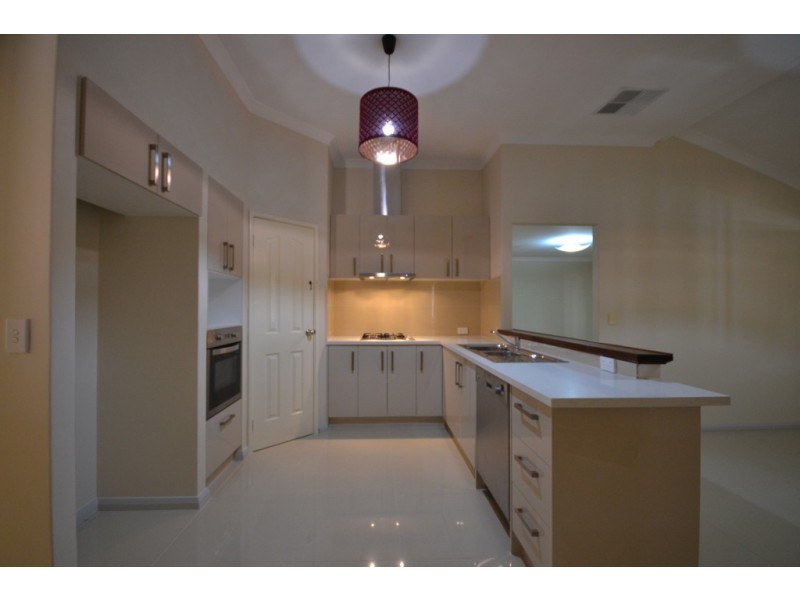 18 Groundlark Close, East Cannington WA 6107