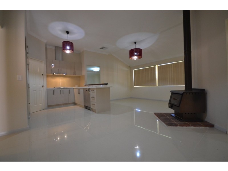 18 Groundlark Close, East Cannington WA 6107