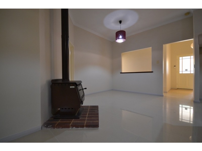 18 Groundlark Close, East Cannington WA 6107