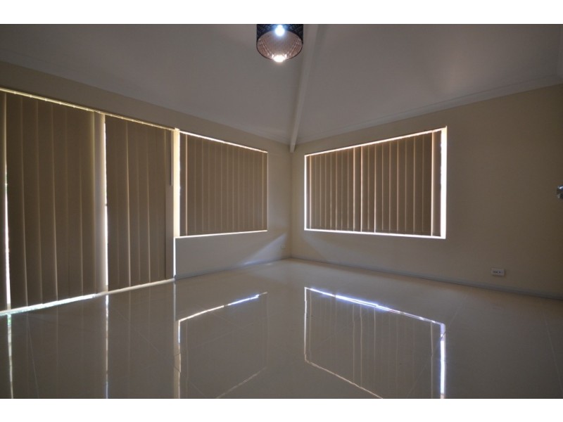 18 Groundlark Close, East Cannington WA 6107