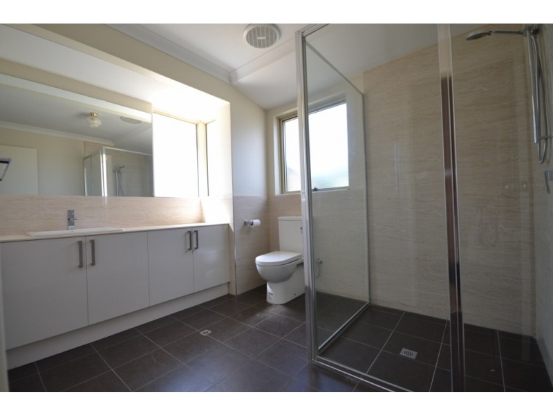 18 Groundlark Close, East Cannington WA 6107