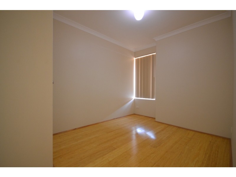 18 Groundlark Close, East Cannington WA 6107