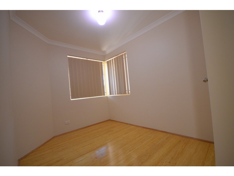 18 Groundlark Close, East Cannington WA 6107