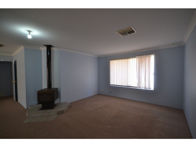 28 Tea Tree Way, Thornlie WA 6108