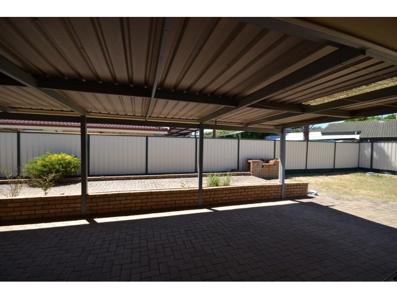 28 Tea Tree Way, Thornlie WA 6108