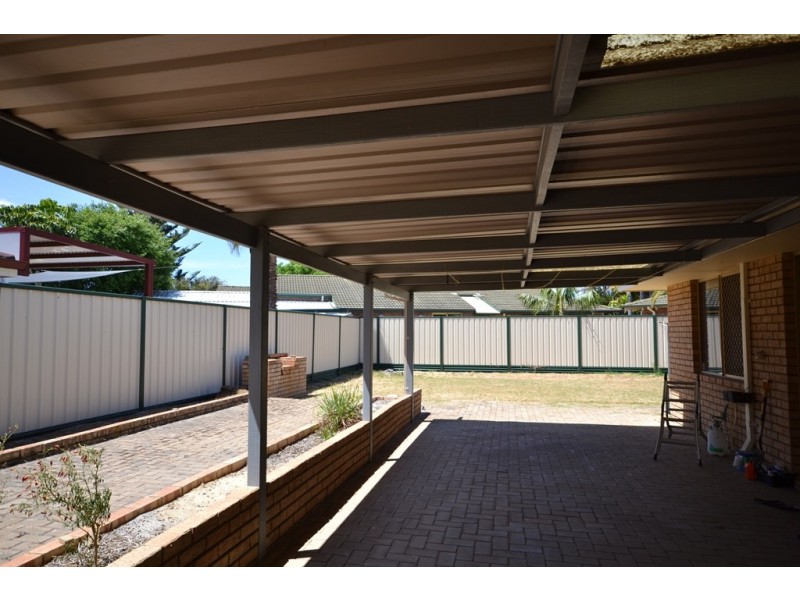 28 Tea Tree Way, Thornlie WA 6108