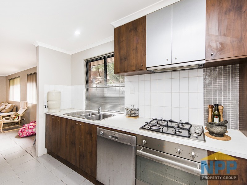 2/1 Mariners Cove Drive, Dudley Park WA 6210