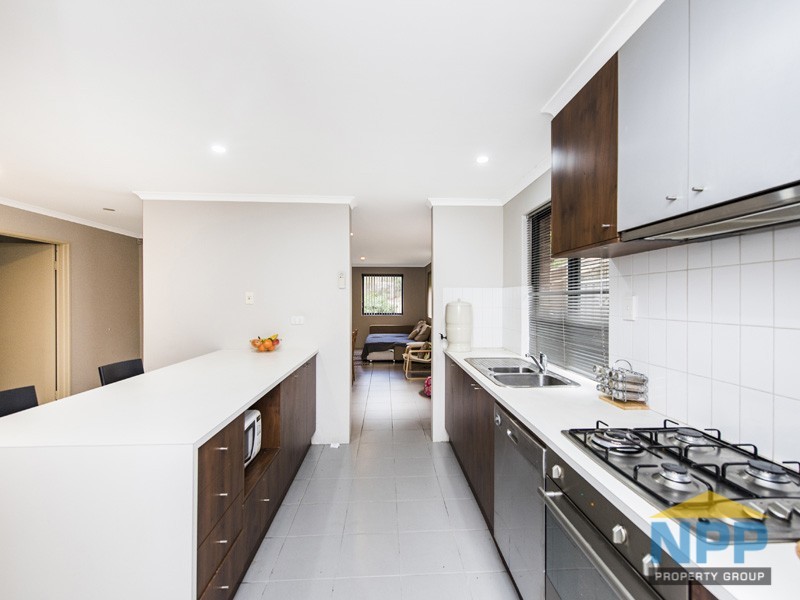 2/1 Mariners Cove Drive, Dudley Park WA 6210