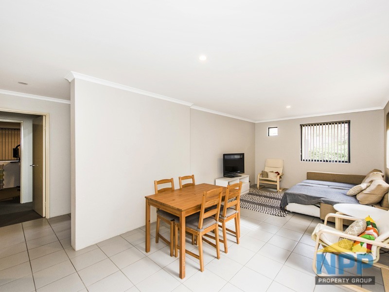 2/1 Mariners Cove Drive, Dudley Park WA 6210