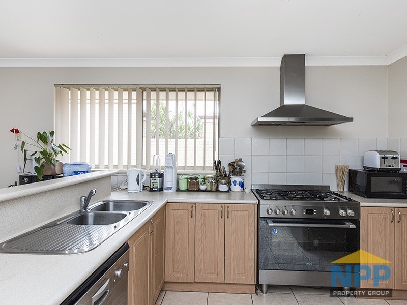 12 Makjanich Place, Success WA 6164
