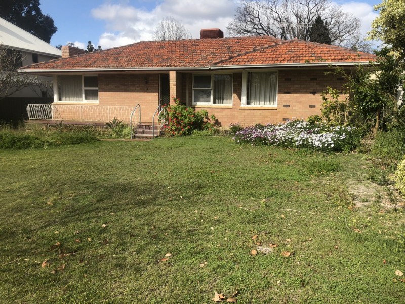 14 Peter Way, Rossmoyne WA 6148