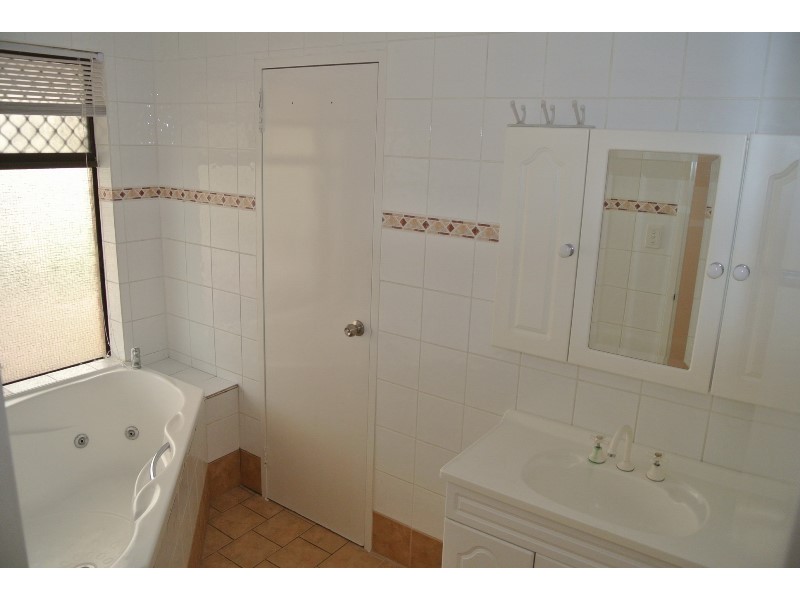 1 Guinivere Way, Camillo WA 6111