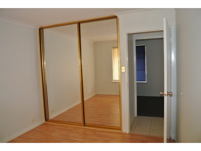 1 Guinivere Way, Camillo WA 6111