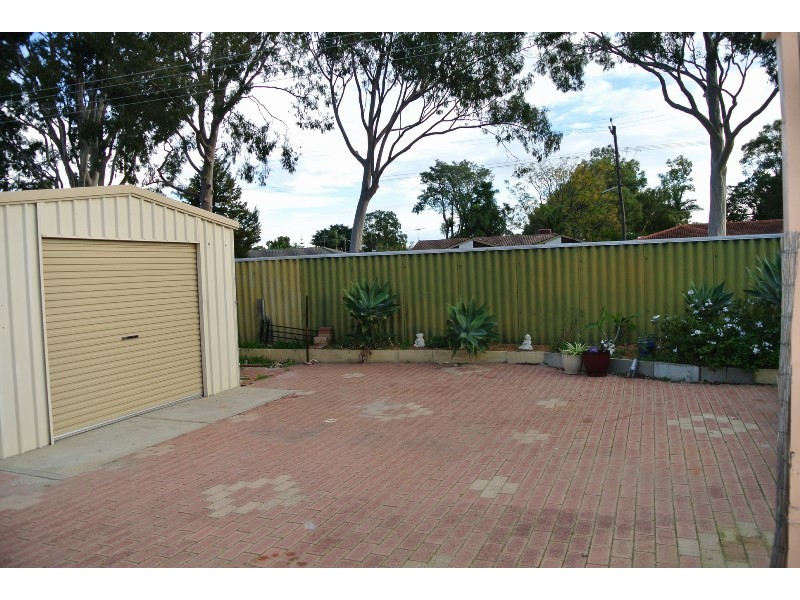 1 Guinivere Way, Camillo WA 6111