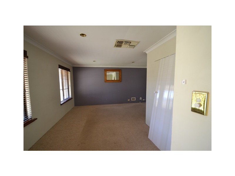 1 Guinivere Way, Camillo WA 6111