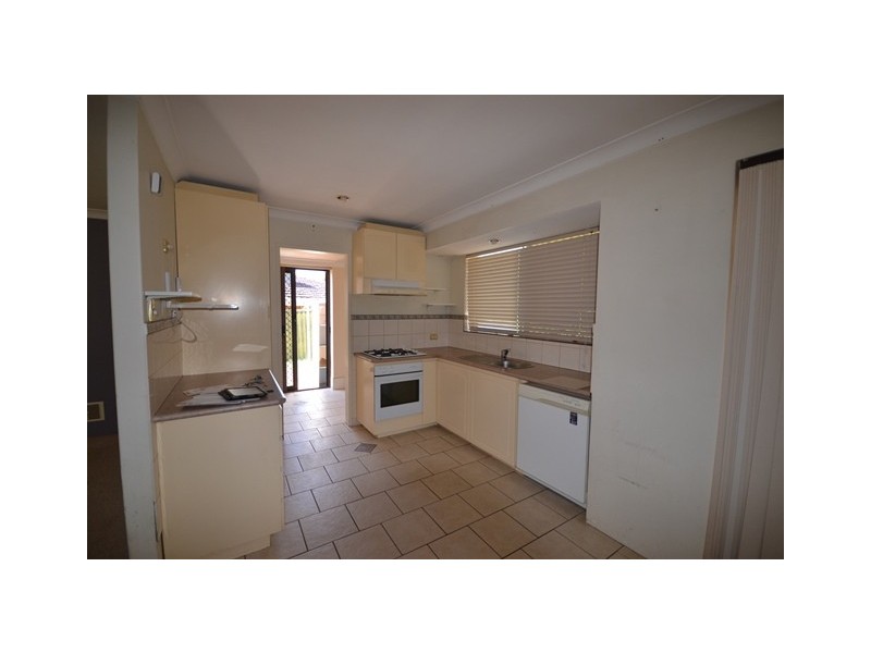 1 Guinivere Way, Camillo WA 6111