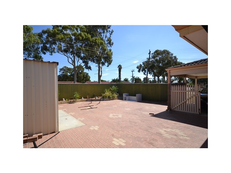 1 Guinivere Way, Camillo WA 6111